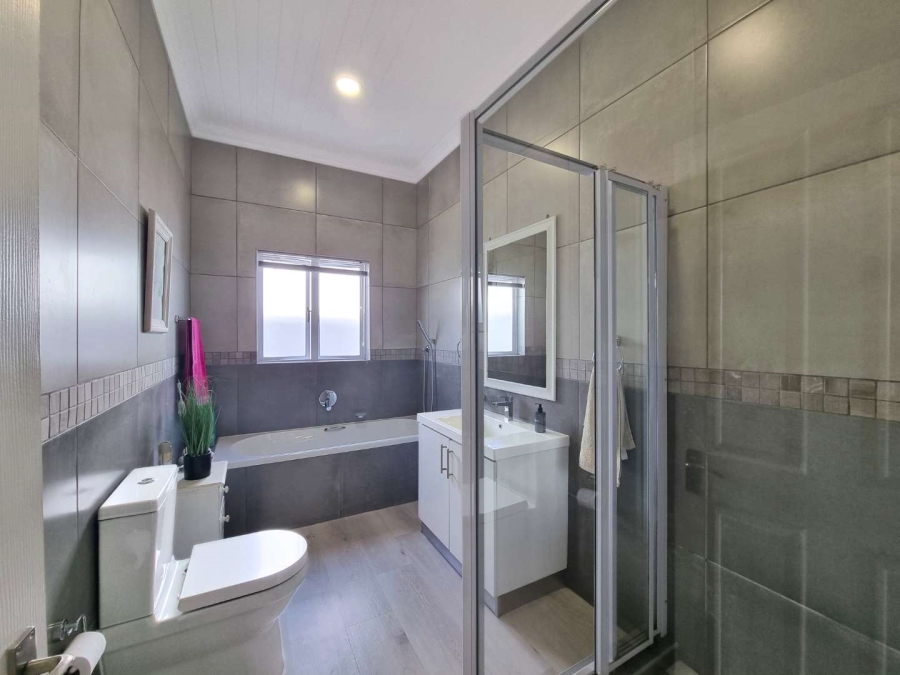 3 Bedroom Property for Sale in Westcliff Western Cape